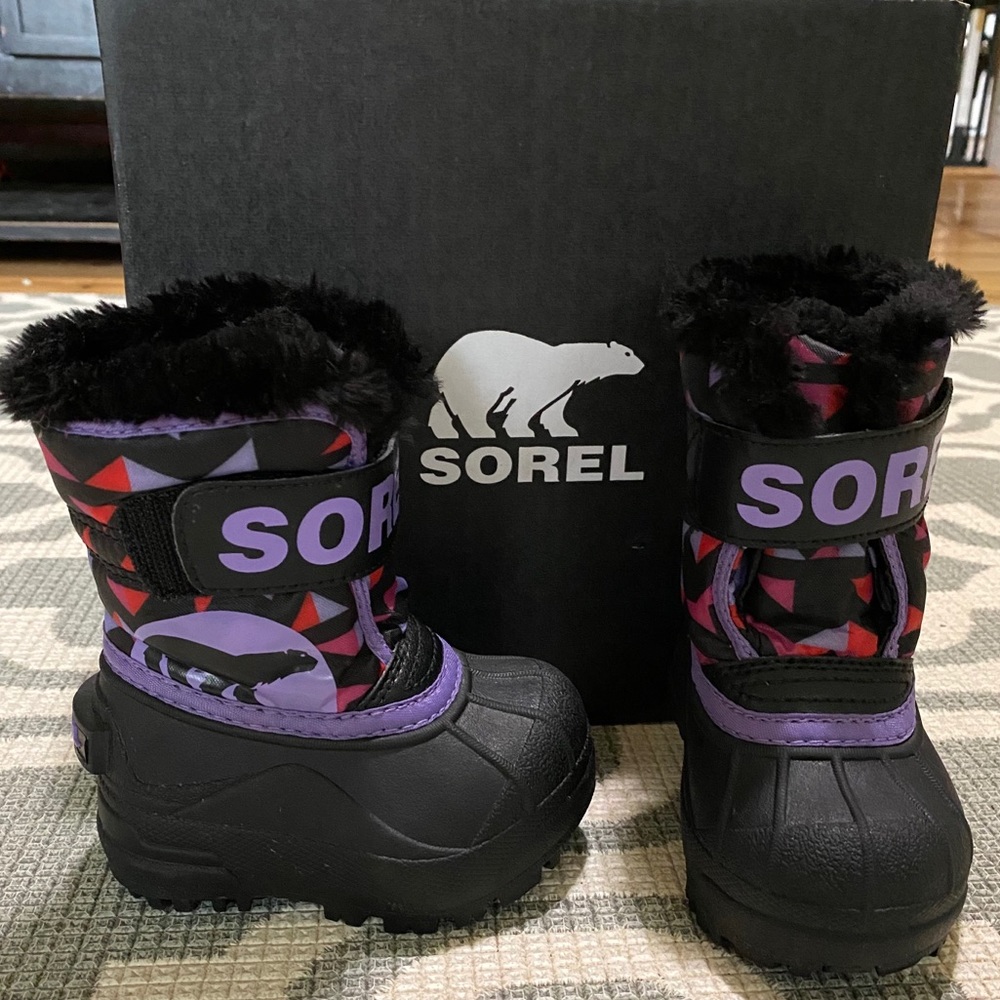Toddler Sorel Snow Commander boot size 4